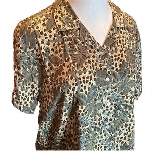 ALLYSON WHITMORE Petite Jungle/Animal Print Button Down Short Sleeve Top Size PM
